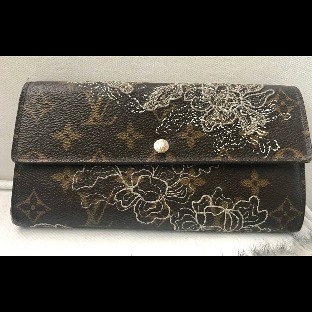 LV Dentelle Sarah Wallet